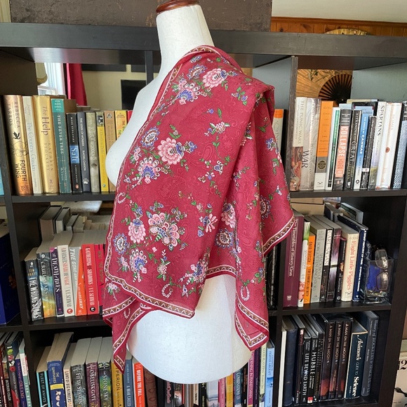 vintage scarf - Picture 1 of 7